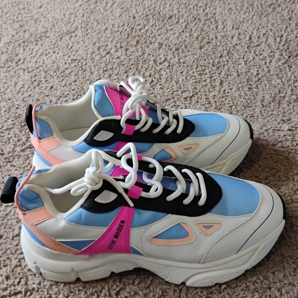 Women's Steve Madden sneakers 9 1/2 - Picture 1 of 5
